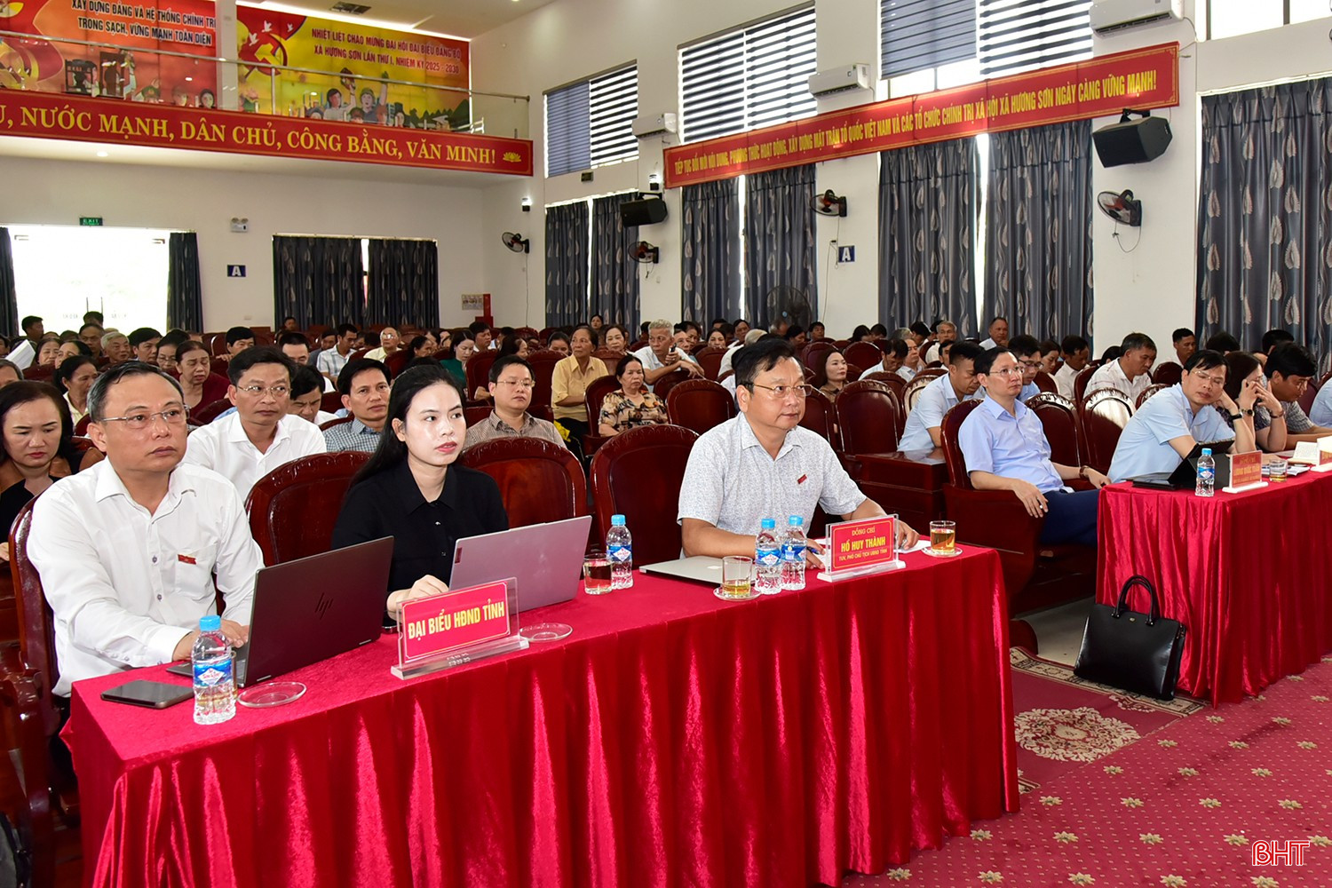 Đại biểu dự hội nghị.
