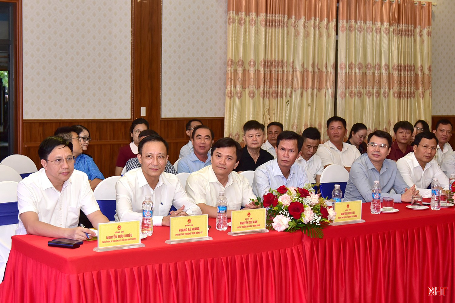 Các đại biểu dự buổi gặp mặt.