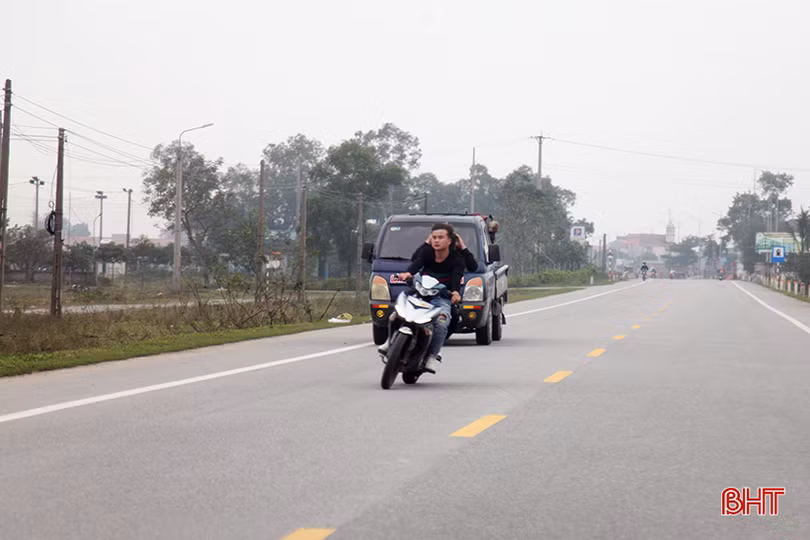 Vi phạm ATGT vẫn tràn lan trên tuyến đường ven biển Hà Tĩnh
