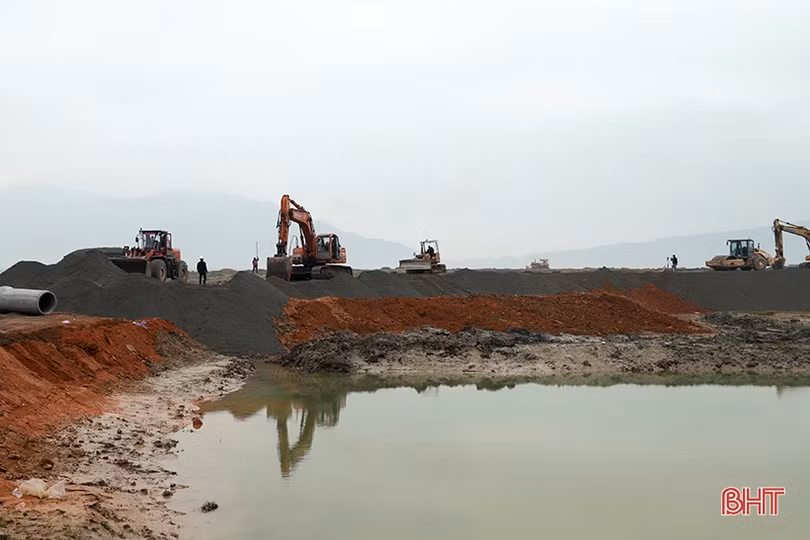 Đẩy nhanh tiến độ các công trình, dự án trọng điểm tại KKT Vũng Áng