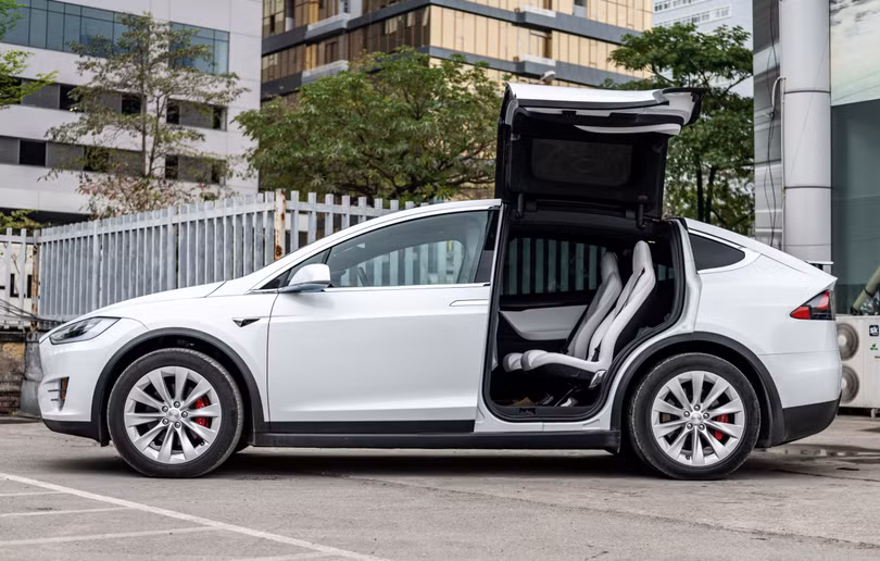 Tesla Model X Performance - SUV chạy điện giá gần 8 tỷ đồng