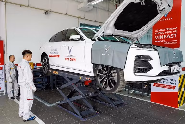 VinFast dừng sản xuất xe xăng, người dùng xe Lux có bị hảnh hưởng?