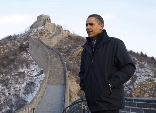 Ông Obama thăm Vạn lý trường thành trong ngày cuối cùng ở Trung Quốc - Ảnh: Reuters