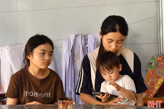 Vòng tay nhân ái: Xót xa cảnh người bố nghèo nuôi 3 con trong khốn khó