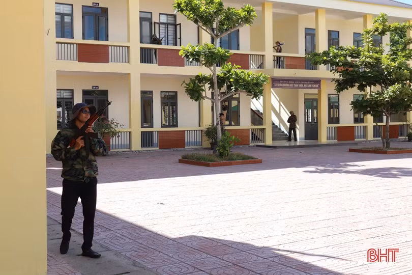 “Nghẹt thở” với màn diễn tập giải cứu con tin ở Hương Sơn