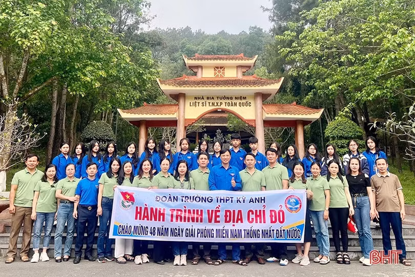 Hà Tĩnh quan tâm tạo nguồn phát triển đảng từ học sinh trung học phổ thông