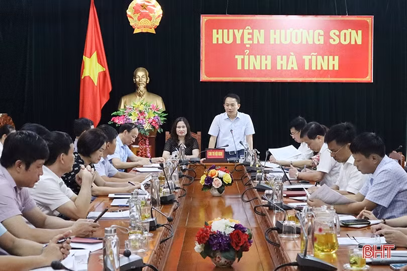 Tổ đại biểu tại Hương Sơn thảo luận trước kỳ họp HĐND tỉnh