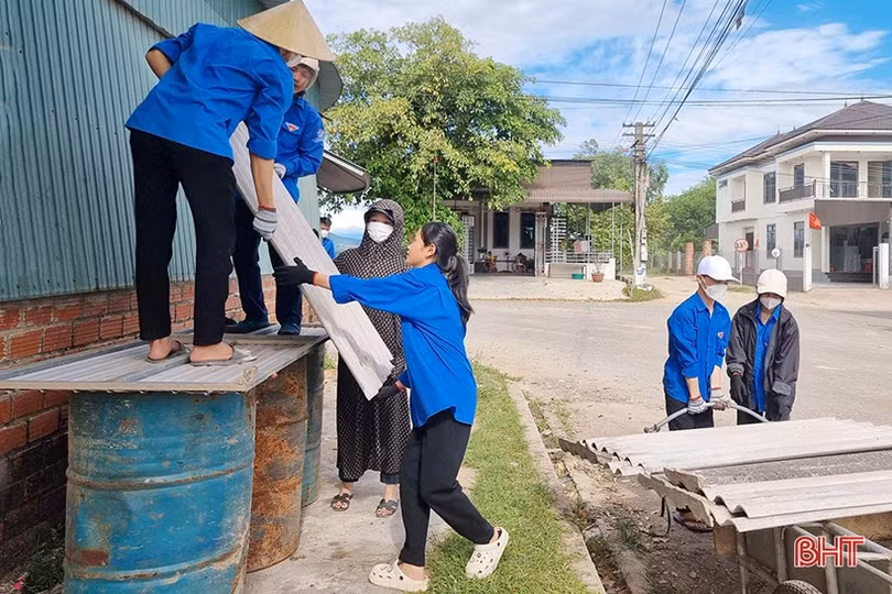 Hà Tĩnh quan tâm tạo nguồn phát triển đảng từ học sinh trung học phổ thông