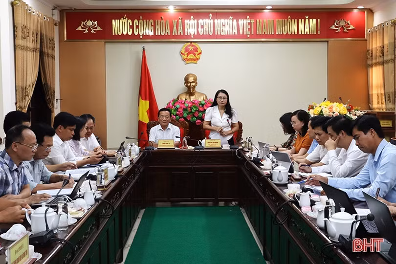 Quan tâm tổ chức bộ máy, sắp xếp đội ngũ giáo viên, cán bộ quản lý giáo dục