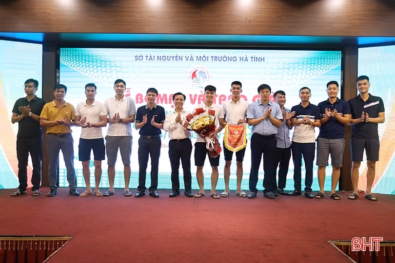 Sở TN&MT vô địch giải bóng chuyền nam mừng 20 năm thành lập 