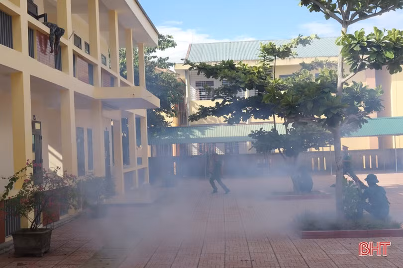 “Nghẹt thở” với màn diễn tập giải cứu con tin ở Hương Sơn