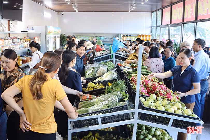Khai trương cửa hàng nông sản an toàn ở Cẩm Xuyên