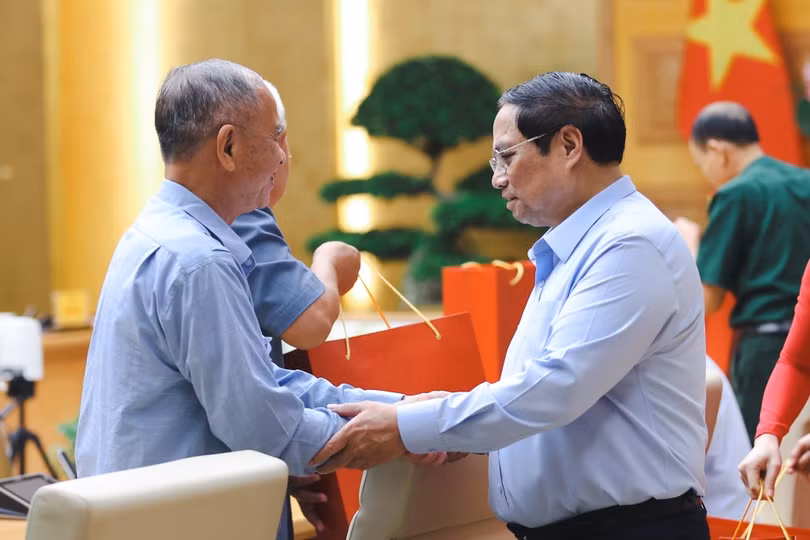 Thủ tướng yêu cầu nghiên cứu nâng mức trợ cấp người có công
