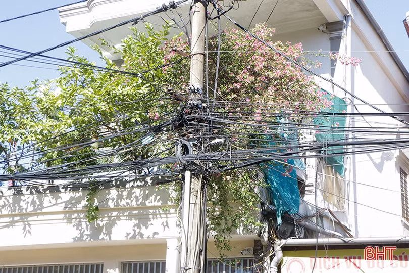 Phường trung tâm TP Hà Tĩnh tiên phong dọn “rác trên không”