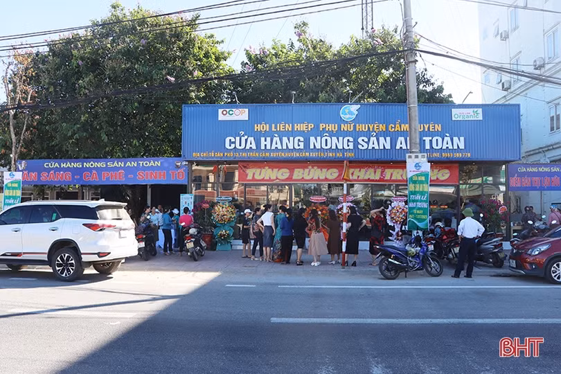 Khai trương cửa hàng nông sản an toàn ở Cẩm Xuyên