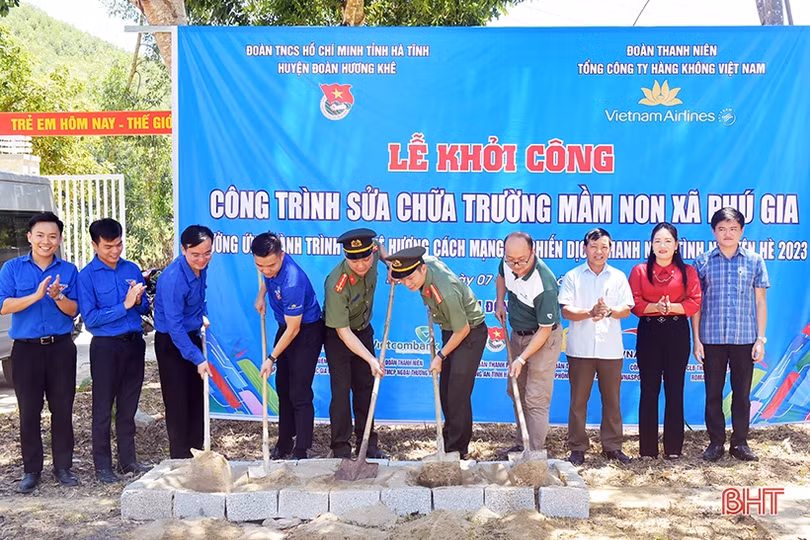 Hơn 400 triệu đồng từ chương trình “Hành trình về quê hương cách mạng” đến với Hà Tĩnh