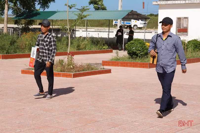 “Nghẹt thở” với màn diễn tập giải cứu con tin ở Hương Sơn