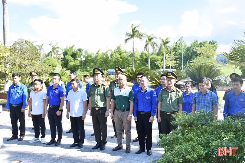 Hơn 400 triệu đồng từ chương trình “Hành trình về quê hương cách mạng” đến với Hà Tĩnh