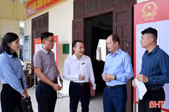 Phó Bí thư Thường trực Tỉnh ủy Nguyễn Hồng Lĩnh và 7 ứng cử viên HĐND tỉnh tiếp xúc cử tri