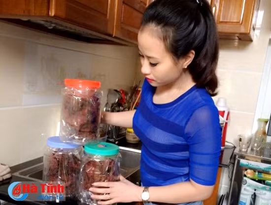 Sản phẩm bò khô của chị Linh sau khi hoàn thành được đóng gói để giao cho khách.