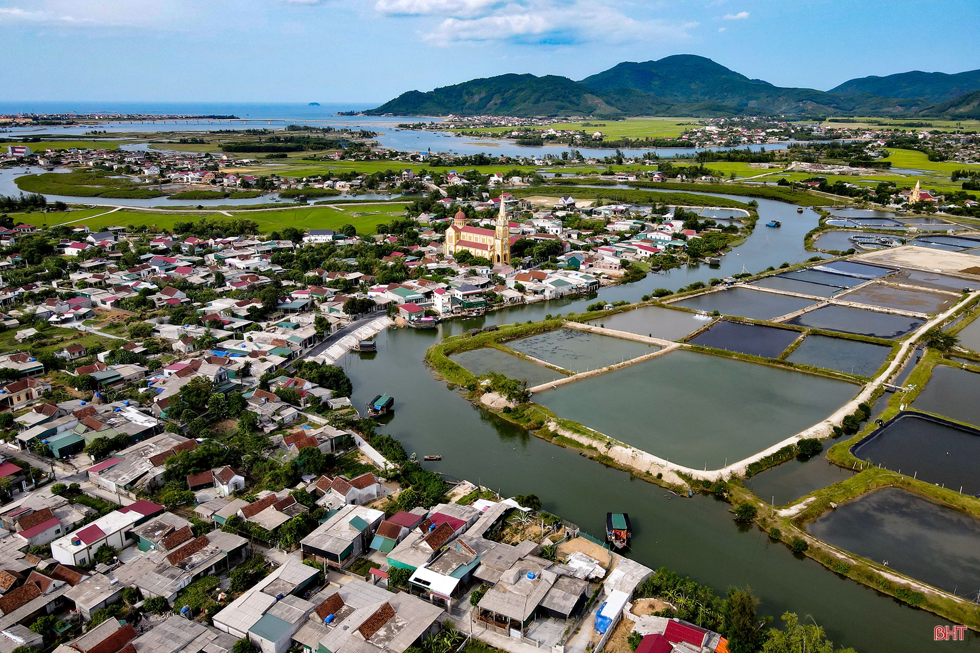 Đảng viên là người có đạo ở Hà Tĩnh - khi “hạt giống đỏ” được ươm mầm (bài 2): Người kết nối sợi dây đoàn kết cho xứ đạo giàu đẹp, bình yên