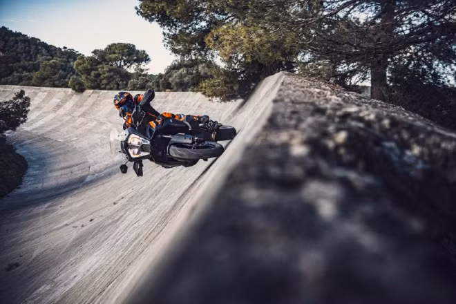 Siêu xe phượt 2021 KTM 1290 Super Adventure S ra mắt, mạnh 160 mã lực