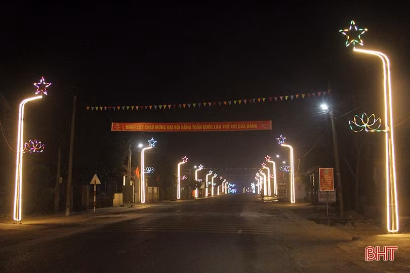 Vô vàn “cây nêu” điểm tô những con đường ở huyện Nghi Xuân