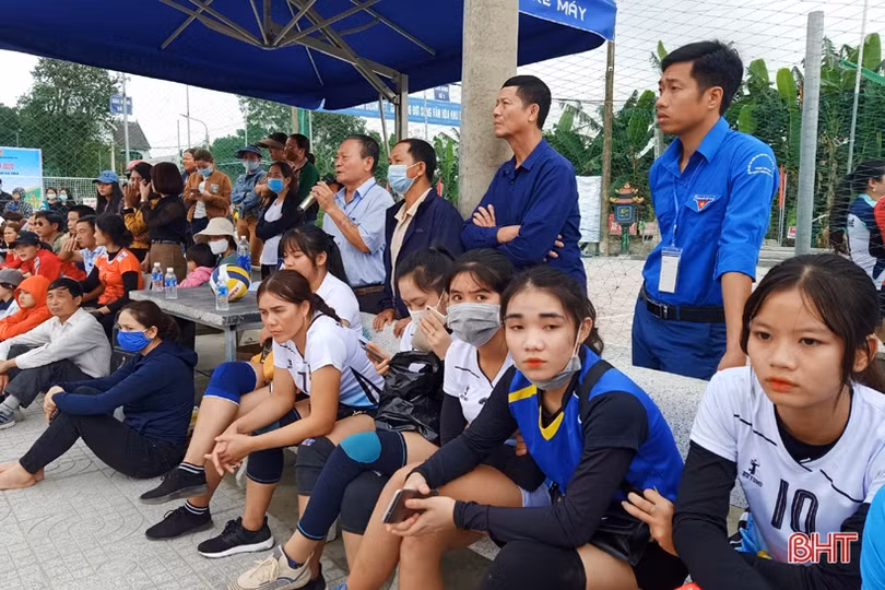 Khởi tranh Giải Bóng chuyền nữ Hà Tĩnh năm 2020