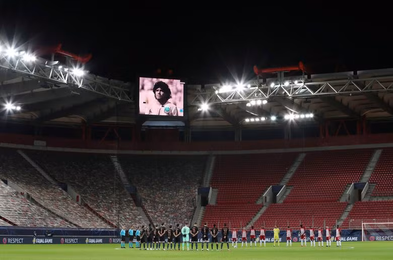 Người hâm mộ thế giới thương tiếc Diego Maradona