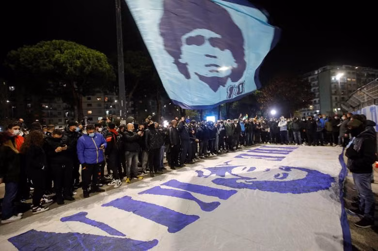 Người hâm mộ thế giới thương tiếc Diego Maradona