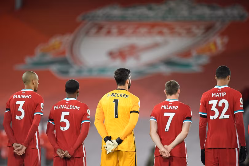 Liverpool áp sát ngôi đầu sau trận thắng đậm Leicester