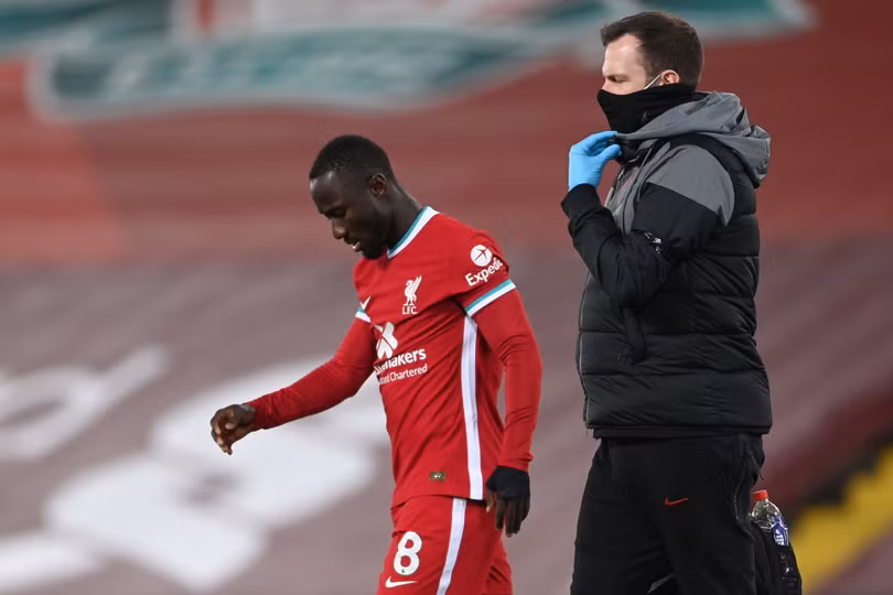 Liverpool áp sát ngôi đầu sau trận thắng đậm Leicester