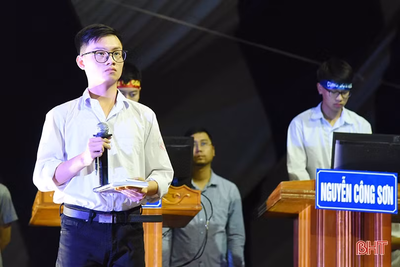 Lộ diện quán quân vô địch Đường lên đỉnh Olympia THPT Chuyên Hà Tĩnh năm 2020