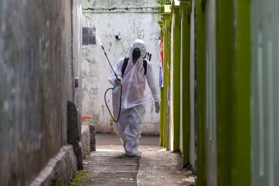 COVID-19 tại ASEAN: Các nước đặt mua vaccine; Malaysia vượt Singapore về ca bệnh