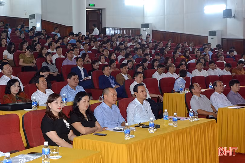 Hà Tĩnh bồi dưỡng chính trị cho gần 600 cán bộ, giáo viên