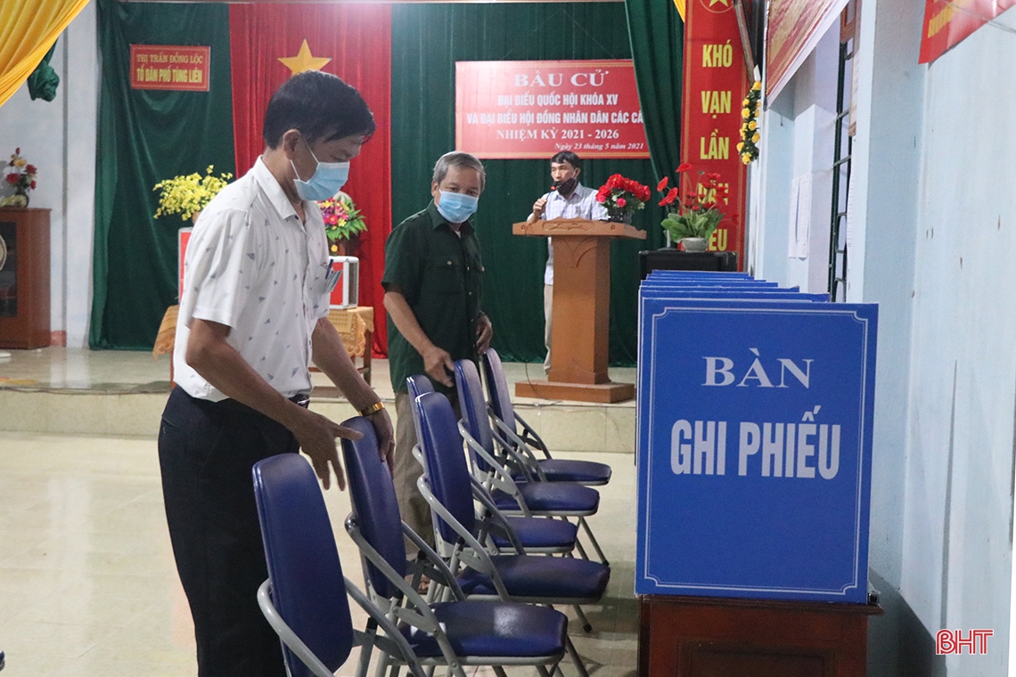 Cử tri hân hoan đi bầu cử ở Hà Tĩnh