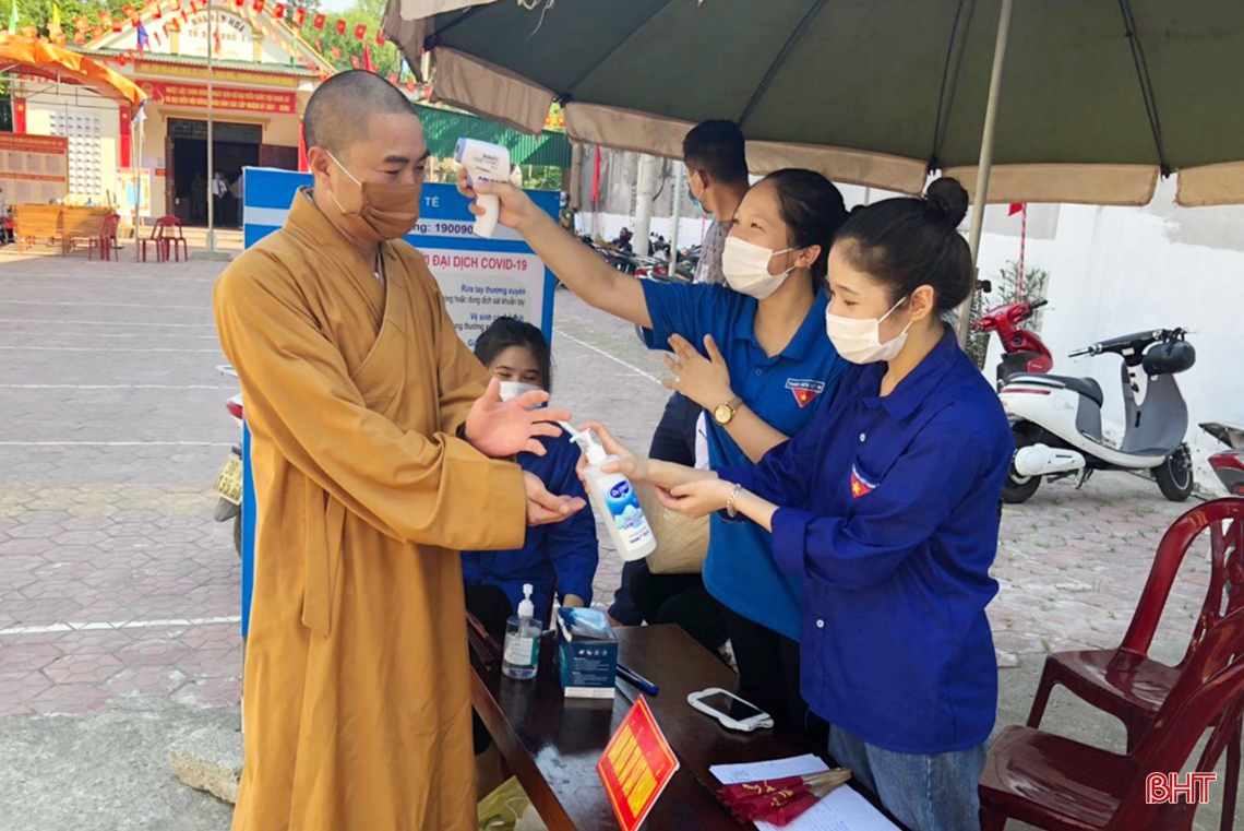 Cử tri Hà Tĩnh náo nức bầu chọn người đại biểu Nhân dân