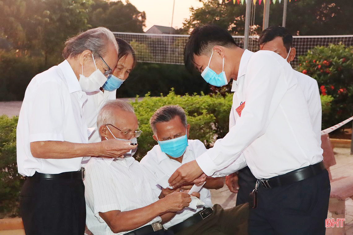 Cử tri Hà Tĩnh trao niềm tin, gửi kỳ vọng!