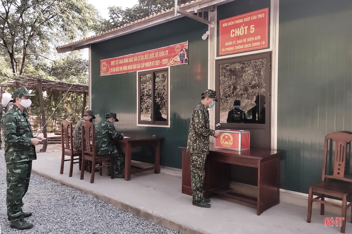 Cử tri Hà Tĩnh náo nức bầu chọn người đại biểu Nhân dân