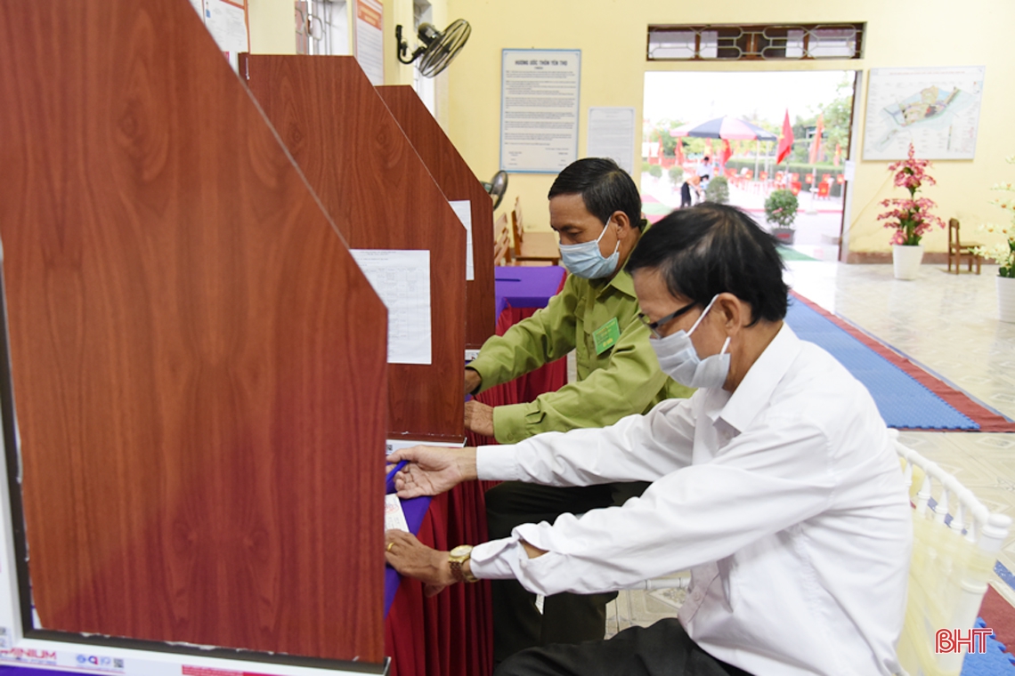 Cử tri Hà Tĩnh náo nức bầu chọn người đại biểu Nhân dân