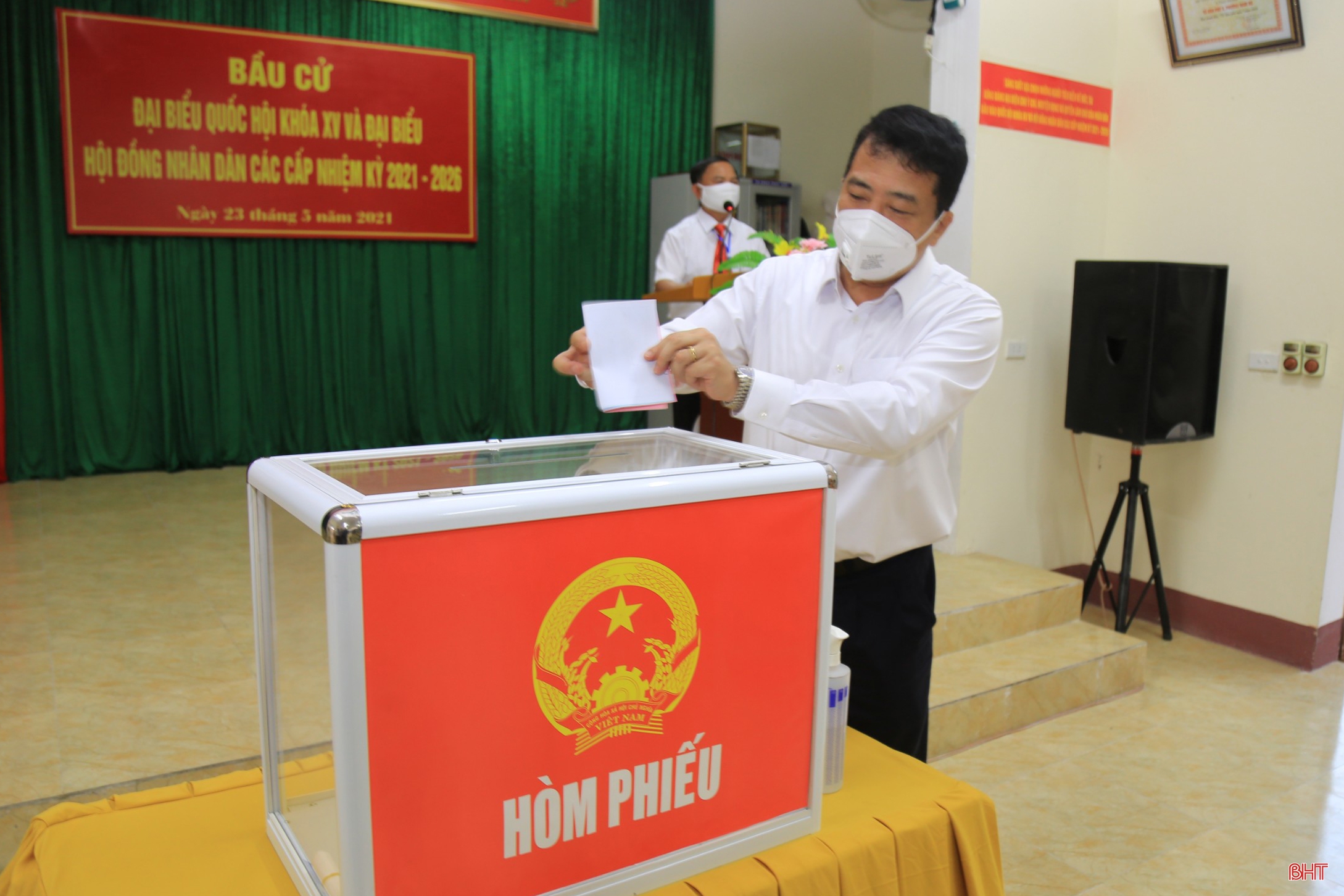 Cử tri Hà Tĩnh náo nức bầu chọn người đại biểu Nhân dân