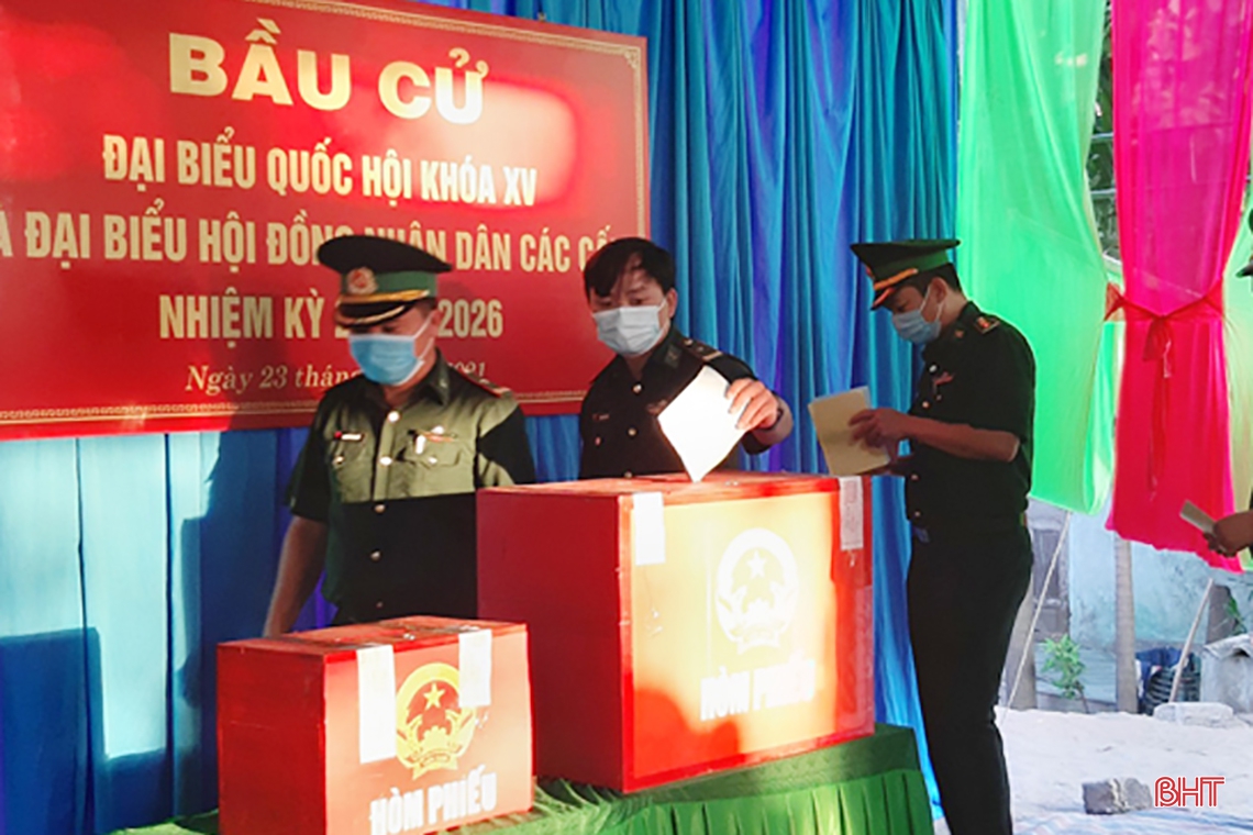 Cử tri Hà Tĩnh náo nức bầu chọn người đại biểu Nhân dân