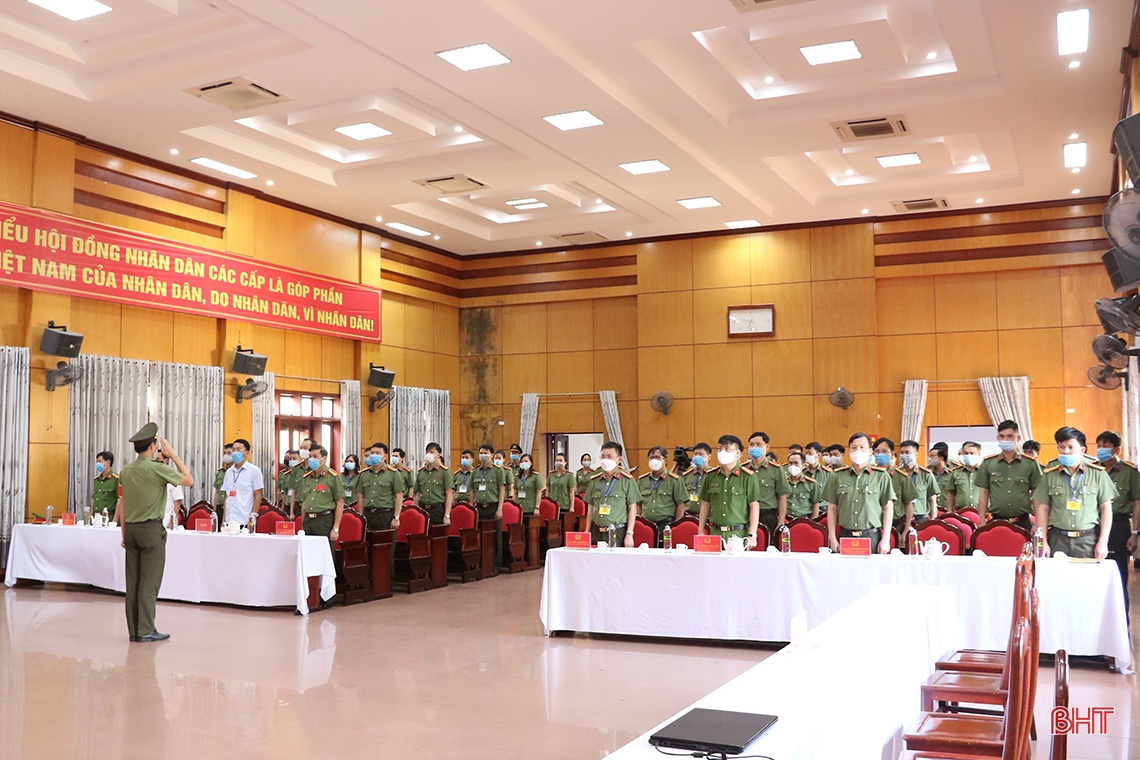 Cử tri Hà Tĩnh náo nức bầu chọn người đại biểu Nhân dân