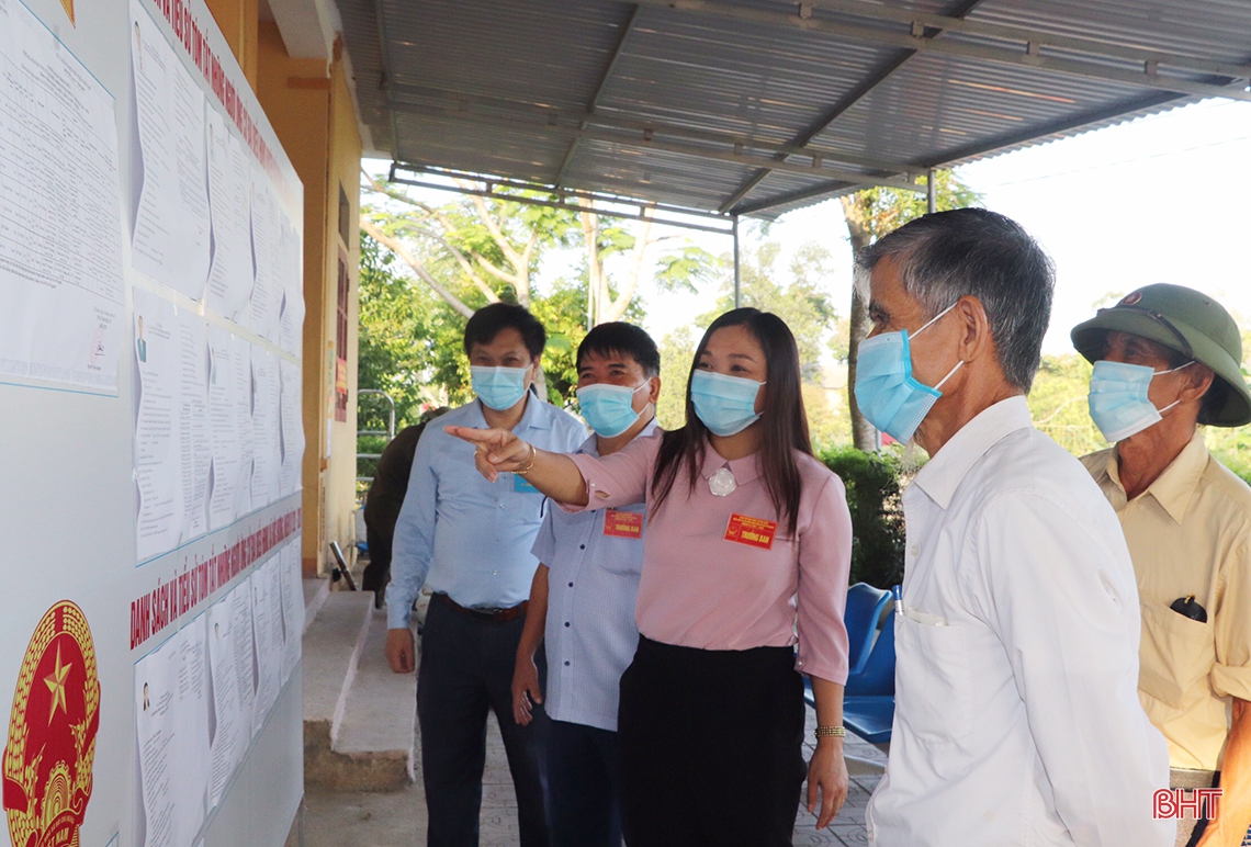 Cử tri Hà Tĩnh náo nức bầu chọn người đại biểu Nhân dân