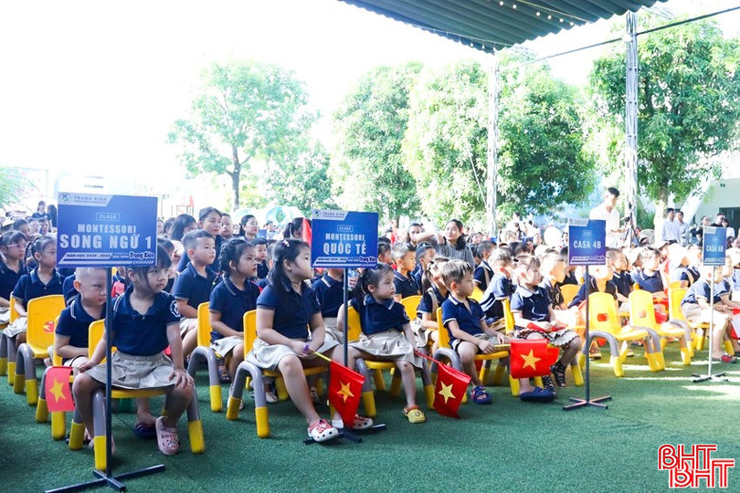 Lễ khai giảng được tổ chức trang trọng, gọn nhẹ.
