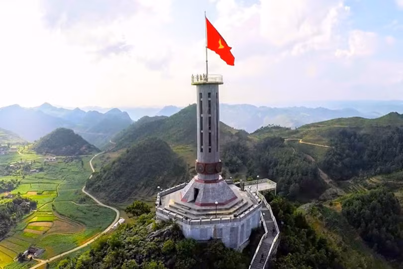 cot-co-lung-cu-su-thieng-lieng-tu-hao-cua-nguoi-ha-giang-vietmountain-travel2.jpg