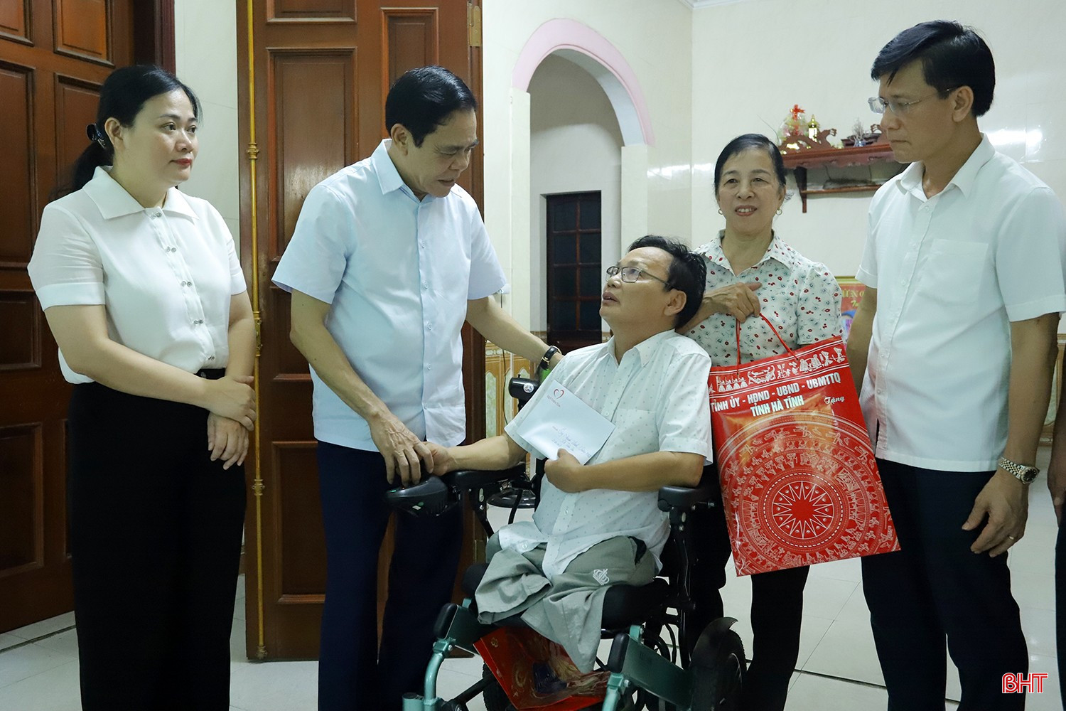 bqbht_br_tang-qua-80-nam-quoc-khanh-5a.jpg