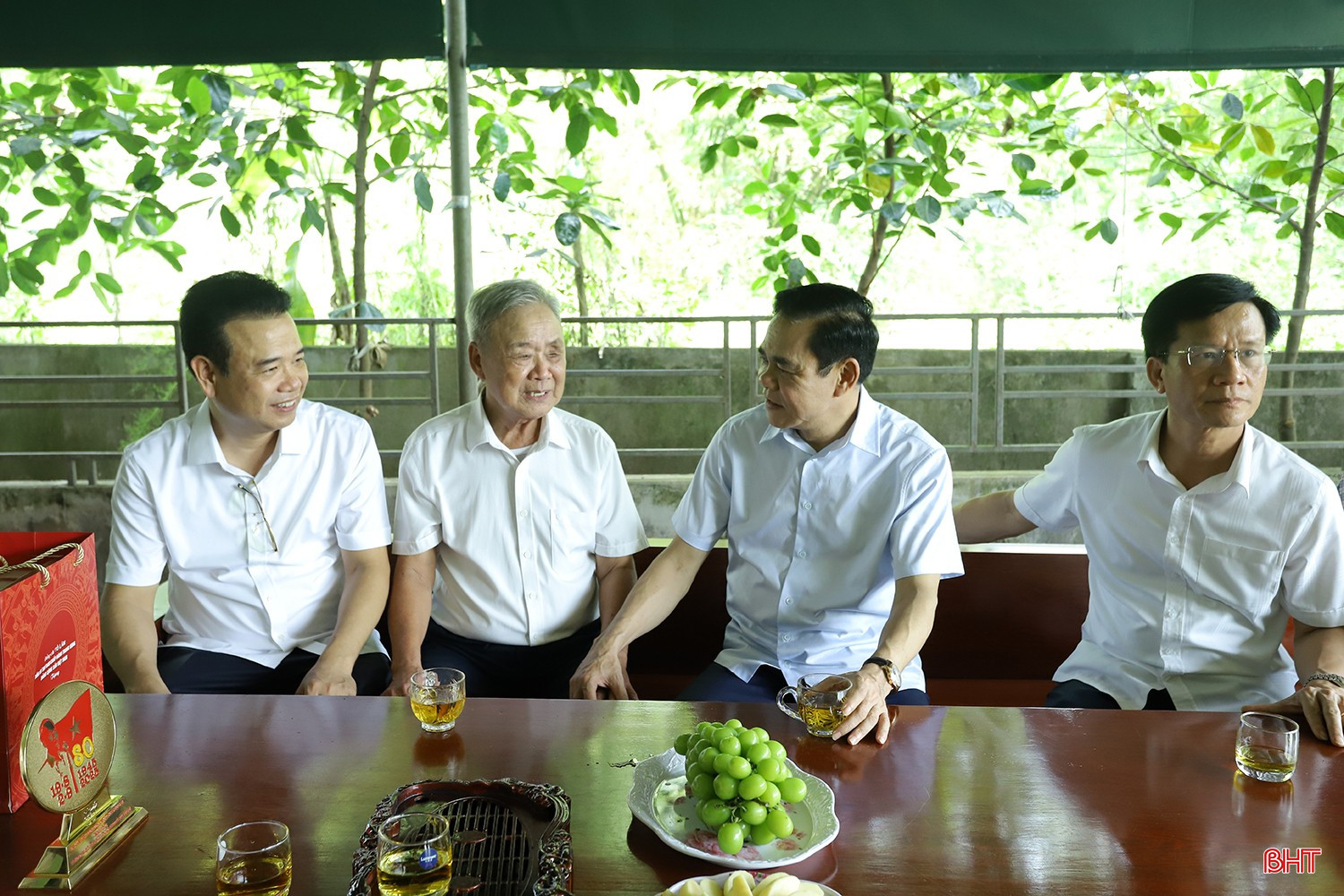 bqbht_br_tang-qua-80-nam-quoc-khanh-4d.jpg
