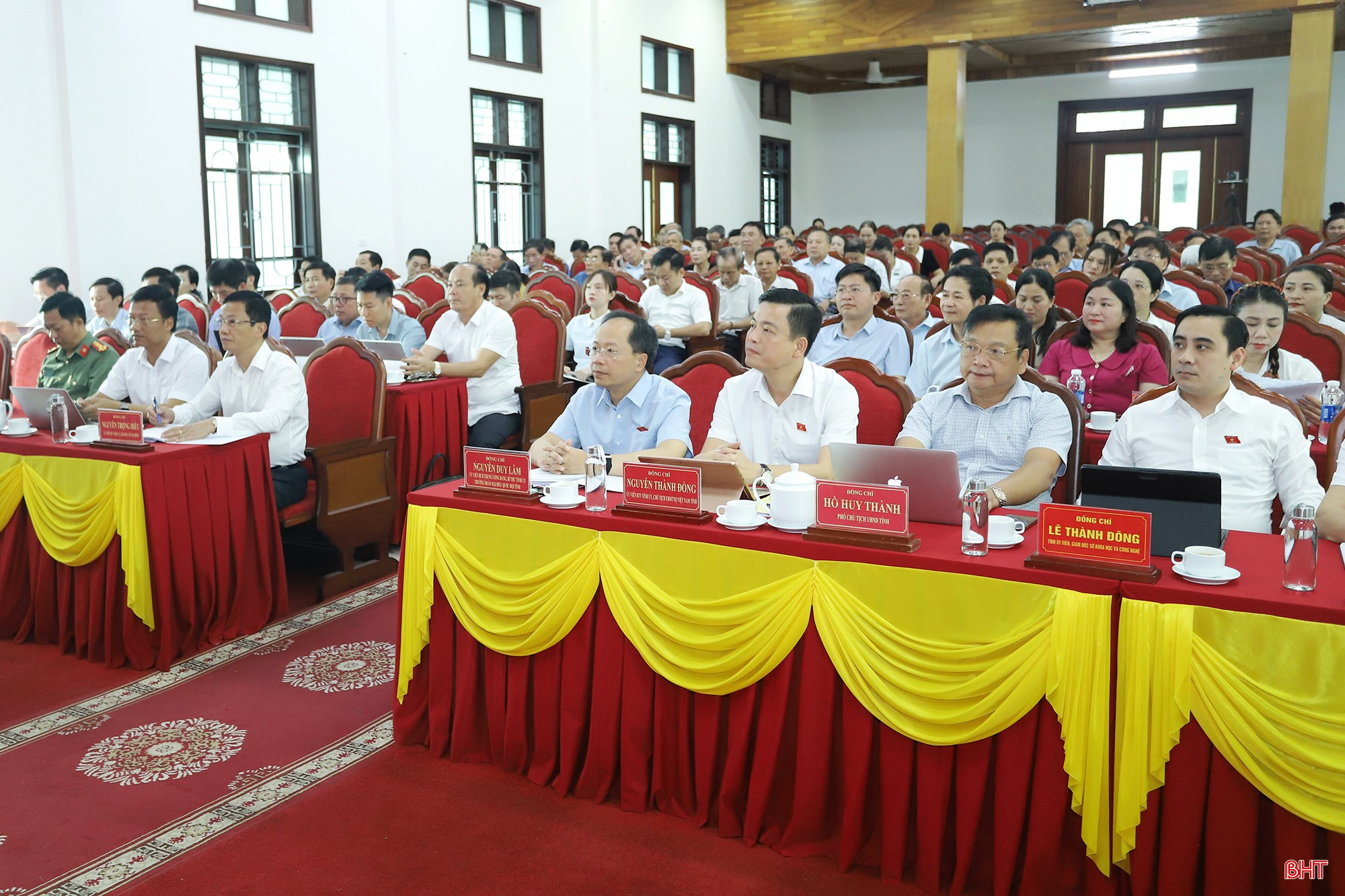 Các đại biểu tham dự hội nghị.