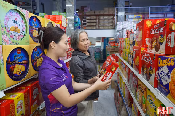 Thị trường bán lẻ đổi thay, tiệm tạp hóa truyền thống tìm hướng thích ứng
